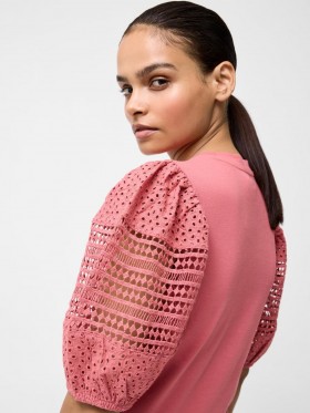 Virkad spetstopp med puffärm Rose Kiss | Damtoppar med French Connection