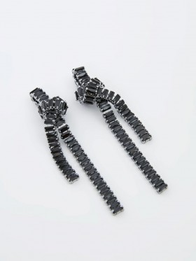  Avlånga knutörhängen svarta | Damsmycken French Connection