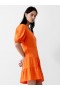  Robe courte froissée à volants en V, couleur mandarine | Robes French Connection pour femmes