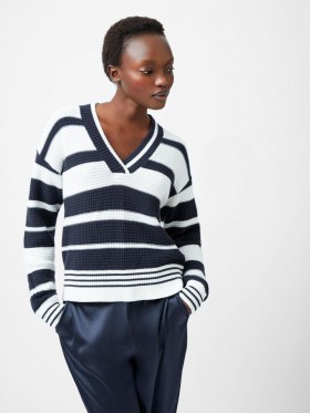 Pull rayé Lily Mozart à col V, bleu marine/blanc d'été | Vêtements en maille French Connection pour femmes