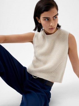 Gilet sans manches à col rond en maille Mozart, couleur avoine clair | Vêtements en maille French Connection pour femmes